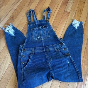 Sneak Peek Distressed Cropped Denim Overalls – Size Small